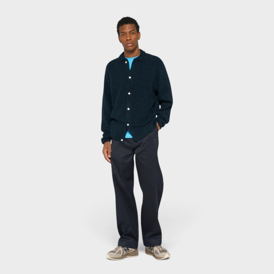 Edwin mørkeblå strikcardigan i relaxed fit.