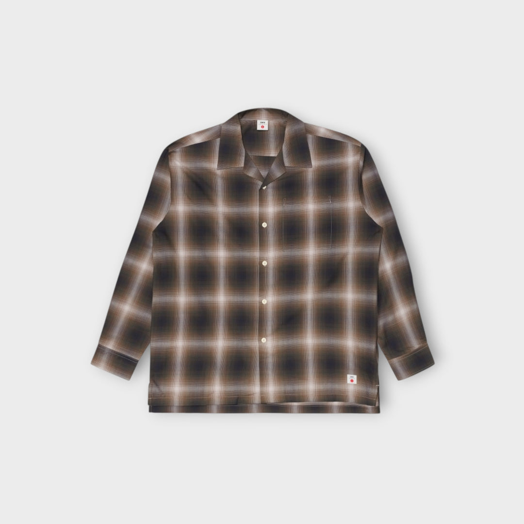 Edwin Open Collar Shirt i Brown og Grey med ternet mønster.