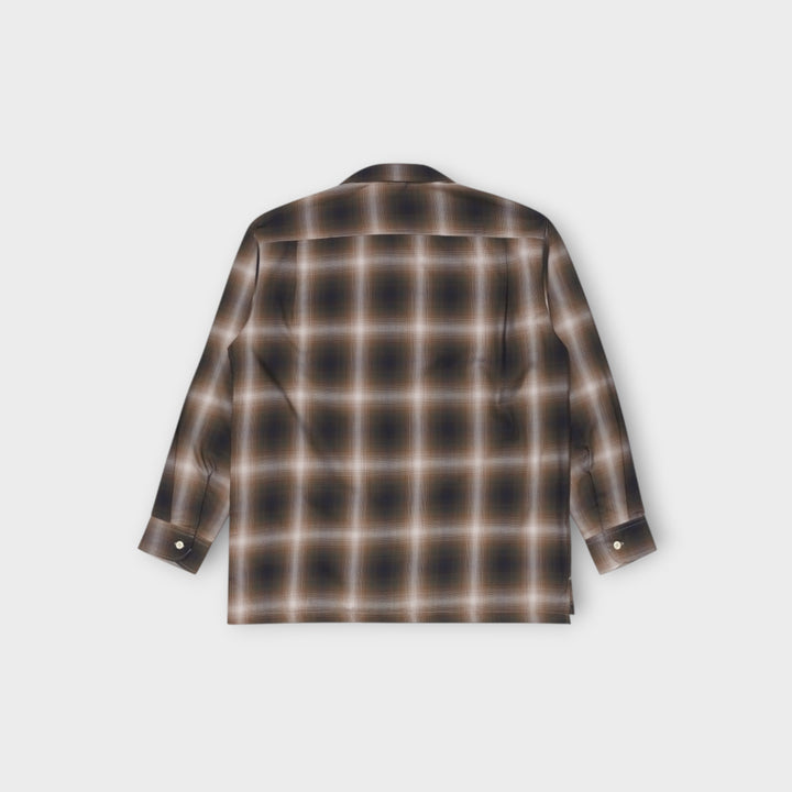 Edwin sommer skjorte med klassisk plaid-design.