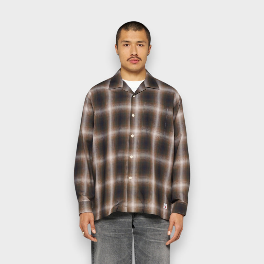 Edwin Open Collar Shirt med afslappet pasform.