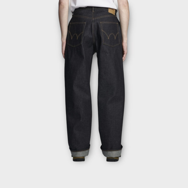 Front view af Edwin Wide Jeans i unwashed blue denim