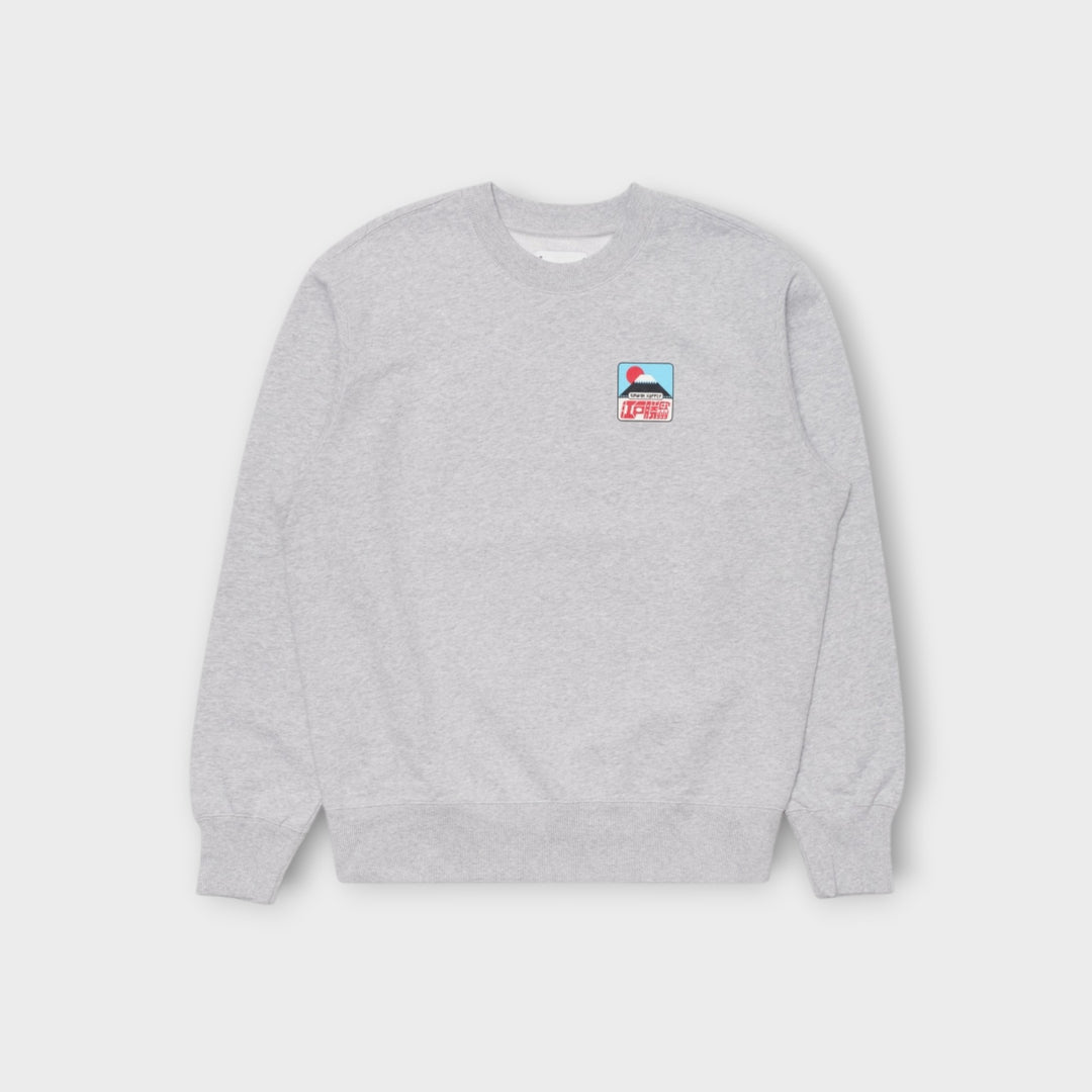 Edwin Sunset on Fuji San Sweatshirt i grå.