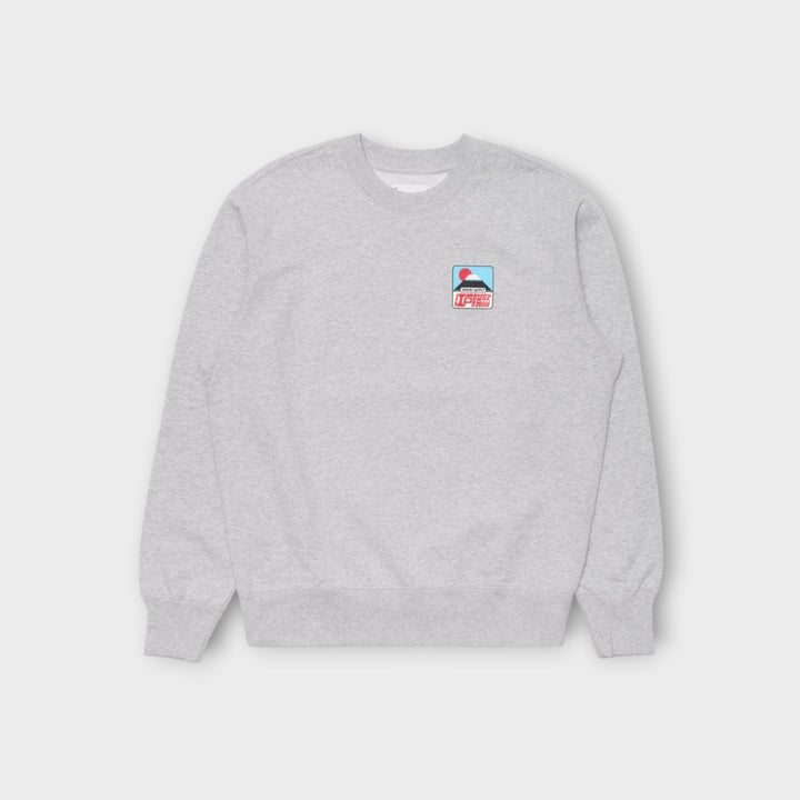 Edwin Sunset on Fuji San Sweatshirt i grå.