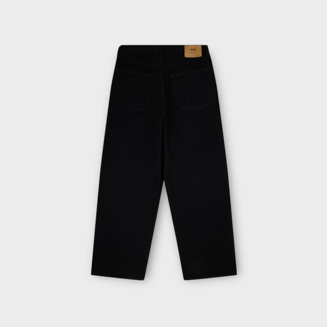 Nærbillede af lomme på Edwin Wide Jeans i Black Unwashed med ikonisk label