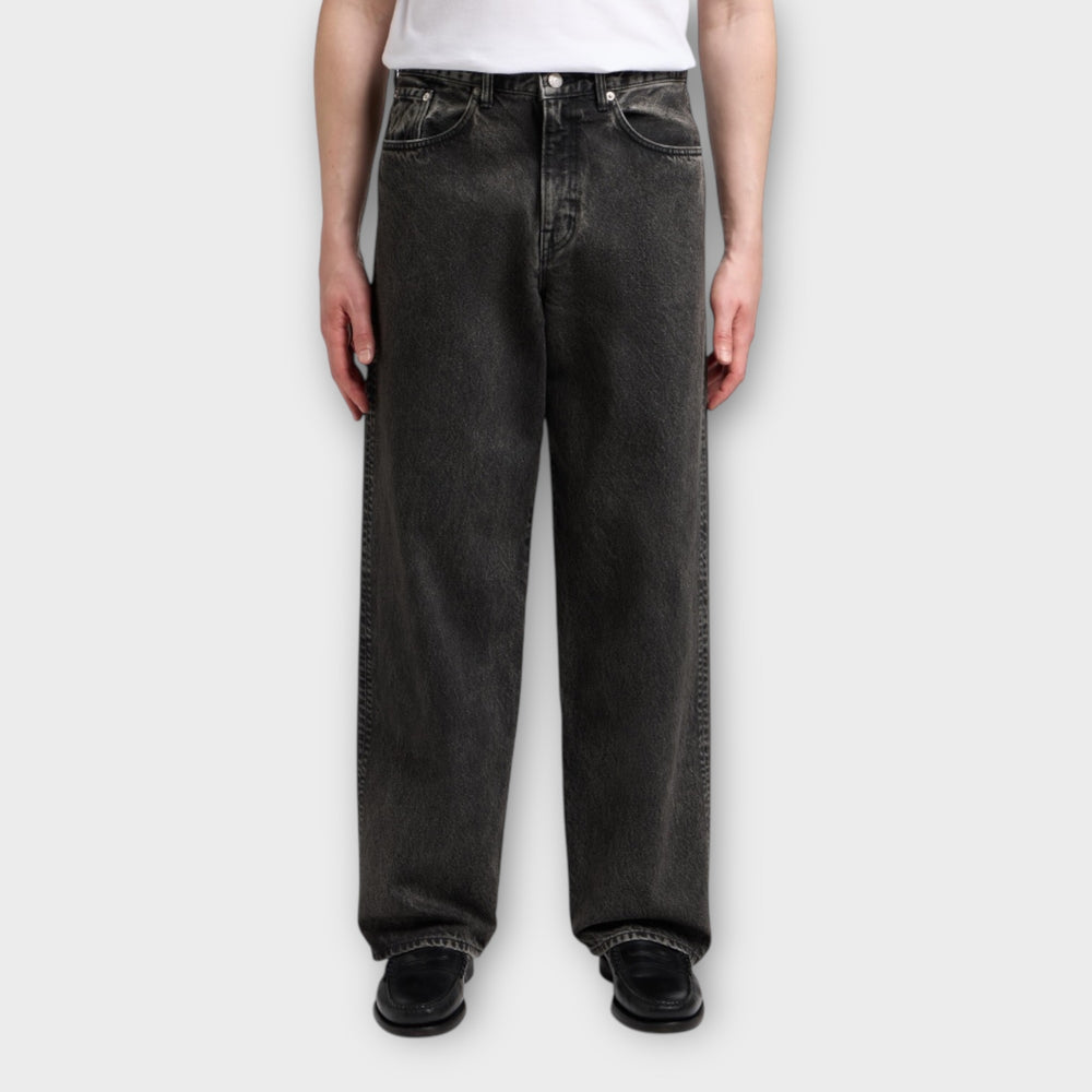 Edwin black dark used jeans med afslappet streetwear look