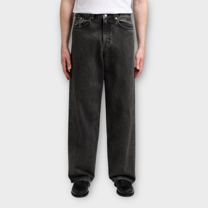 Edwin black dark used jeans med afslappet streetwear look