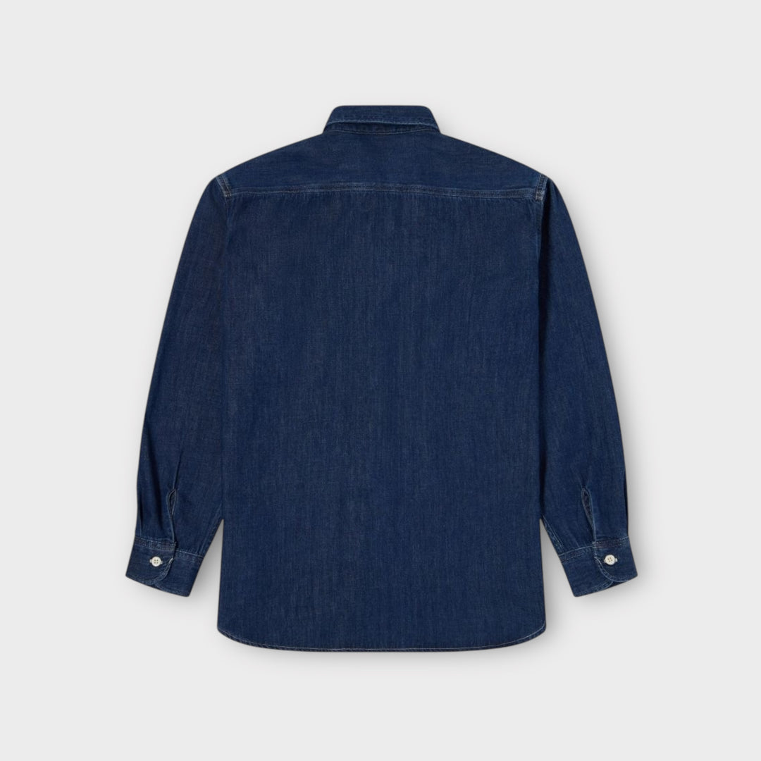 Foran på Edwin Work Shirt i Blue Dark Used med lommer og knaplukning.