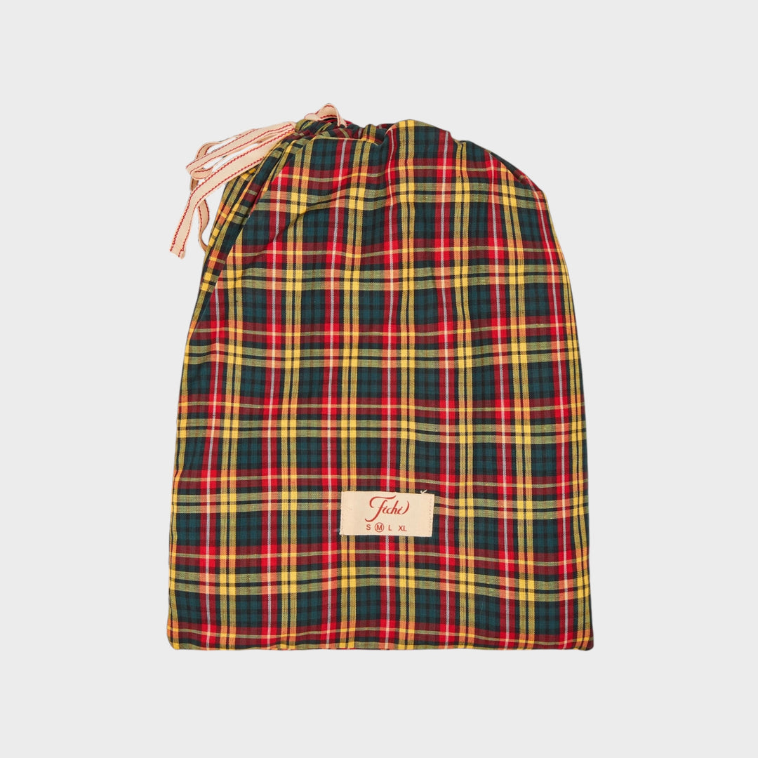 Close-up af det ternede mønster på Fichi Long Boxer i Royal Red Check med tidløst udtryk.