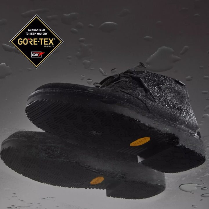 Herresko i sort ruskind Clarks Desert Boot