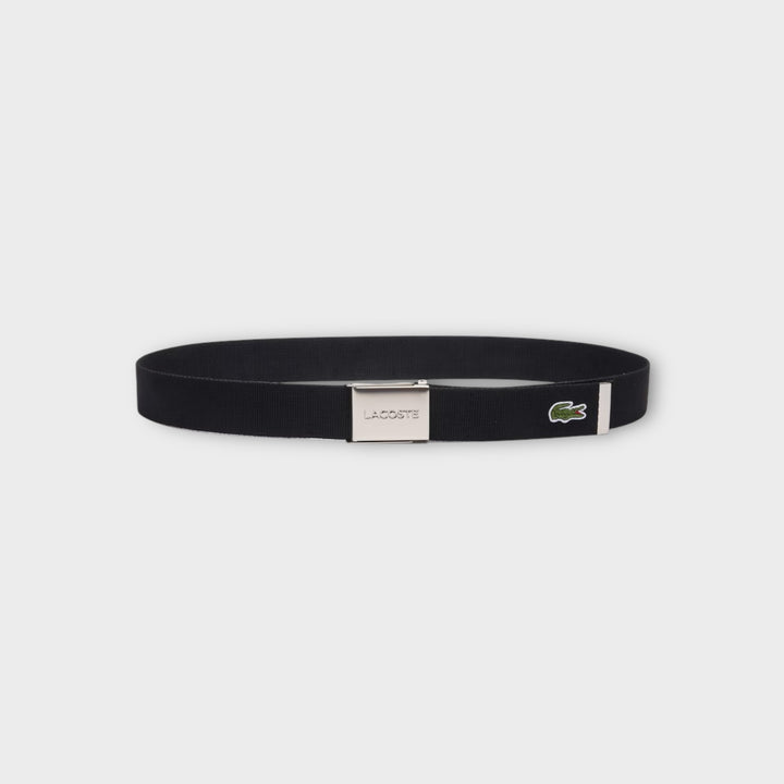 Spænde-detalje på Lacoste French Made Belt i sort med klassisk metalspænde.