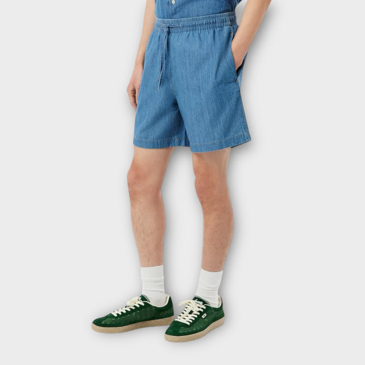 Blå Lacoste denim shorts med knaplukning og lommer