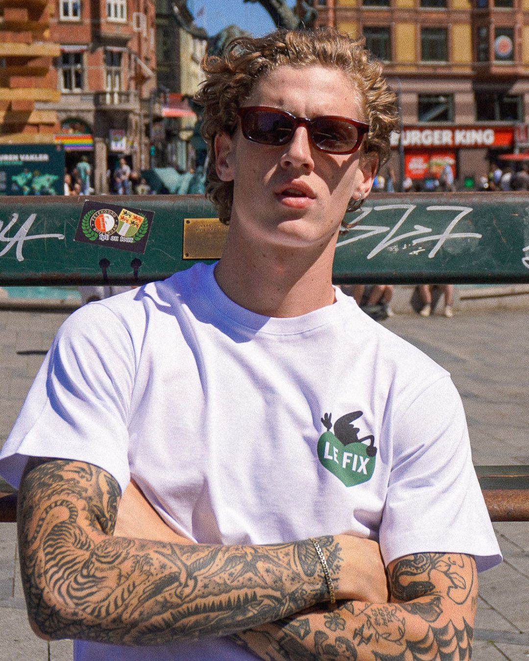 le fix tee på model på rådhuspladsen, kaj lover