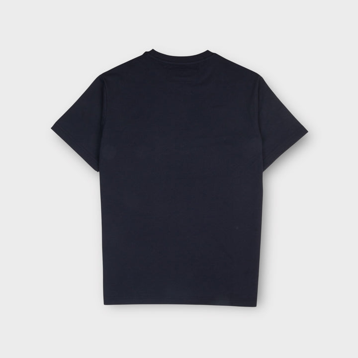Le Fix Lightning T-shirt i navy med tydeligt frontlogo og rødt lyn-detalje.