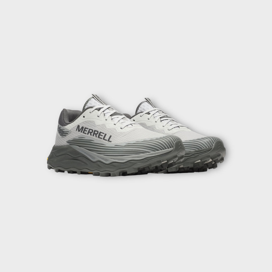 Merrell GORE-TEX Agility Peak 6 i Grey og Ridgeway set bagfra med stabil hælkonstruktion.