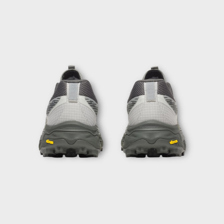 Detalje af Merrell GORE-TEX Agility Peak 6 i Grey og Ridgeway med tekniske materialer.