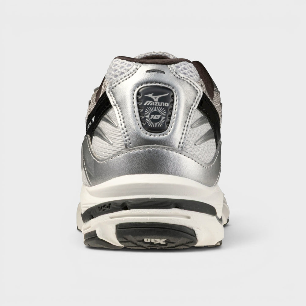 Mizuno Wave Rider 10 sneakers med mesh-overdel i Cloudscape.