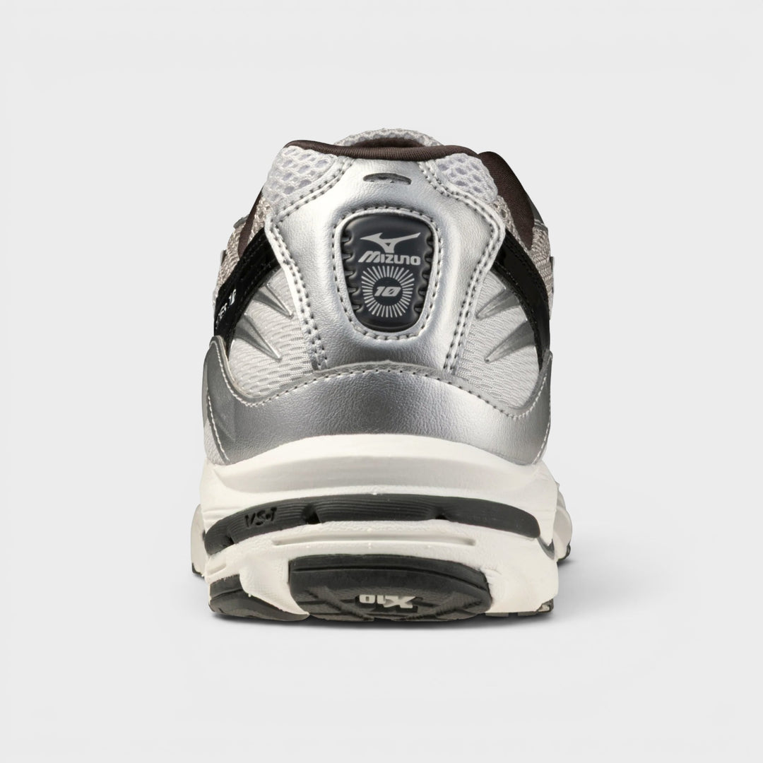 Mizuno Wave Rider 10 sneakers med mesh-overdel i Cloudscape.