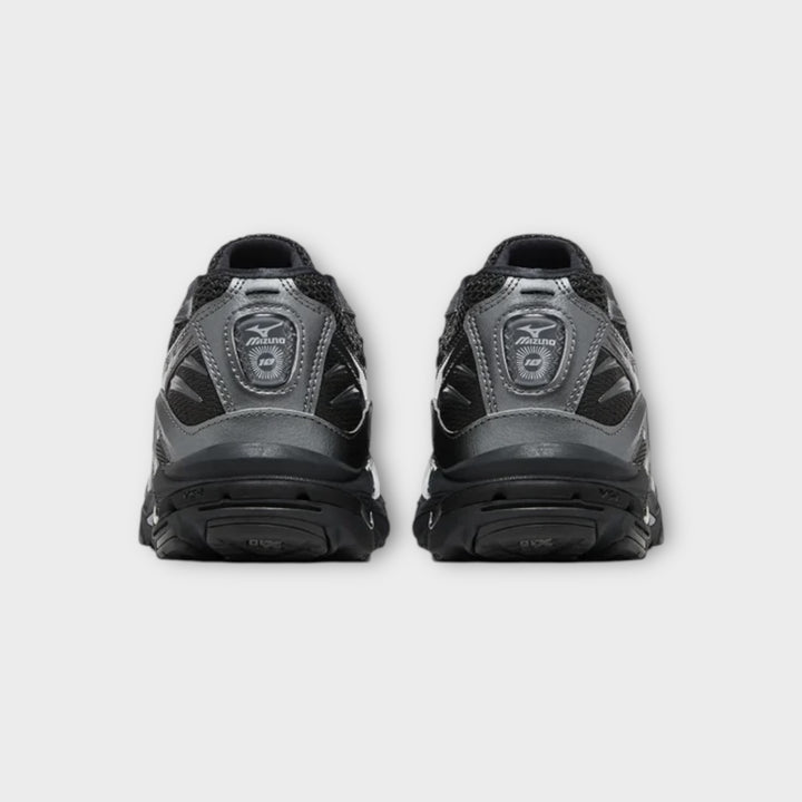 Detalje af Mizuno Wave Rider 10 sneaker i black, sand og metallic.