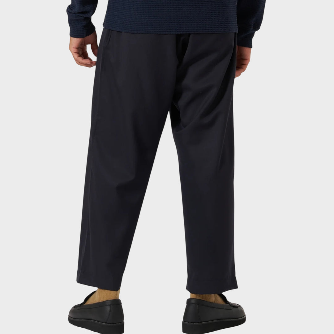 Navy bukser med elastik og snøre fra Universal Works