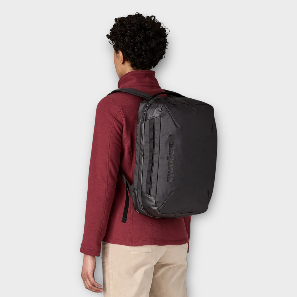 Patagonia Black Hole MLC 22L taske i sort nuance.