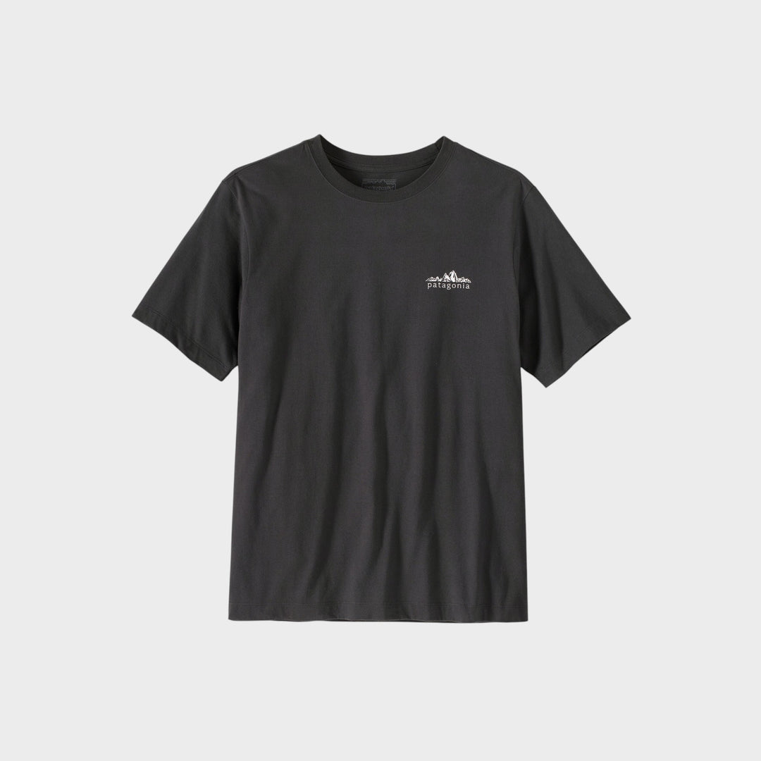 Patagonia Fitz Roy Foothills T-Shirt i Ink Black, set forfra med lille brystprint