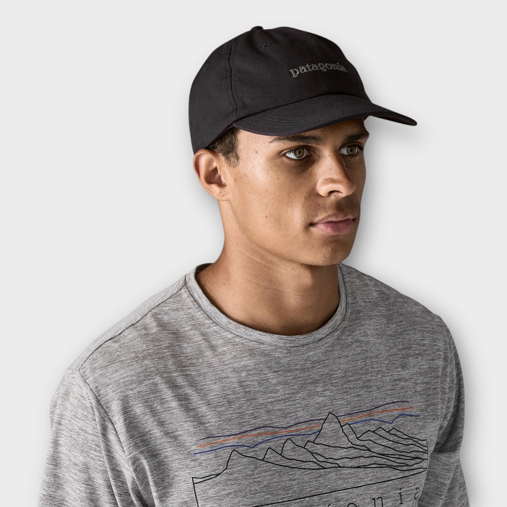 Patagonia Fitz Roy Icon Trad cap i sort farve.
