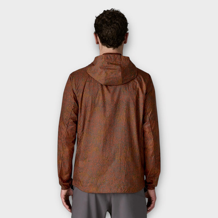 Patagonia Houdini Windbreaker jakke i Robin Brown set bagfra