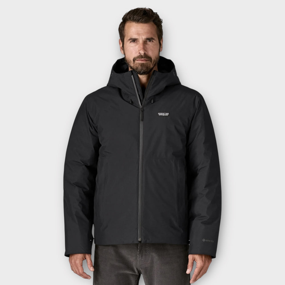 Patagonia Stormshadow GTX jakke i sort set fra siden