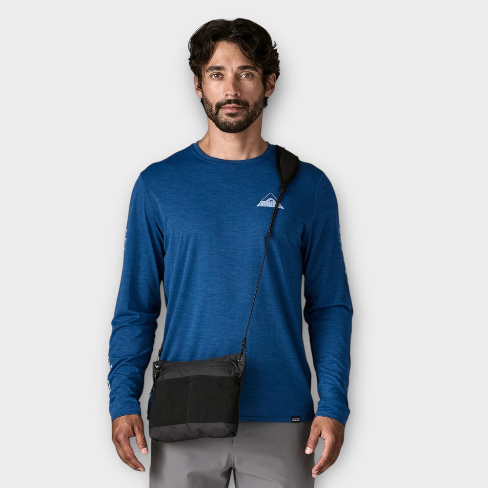 Patagonia Terravia Sacoche bag i farven black.