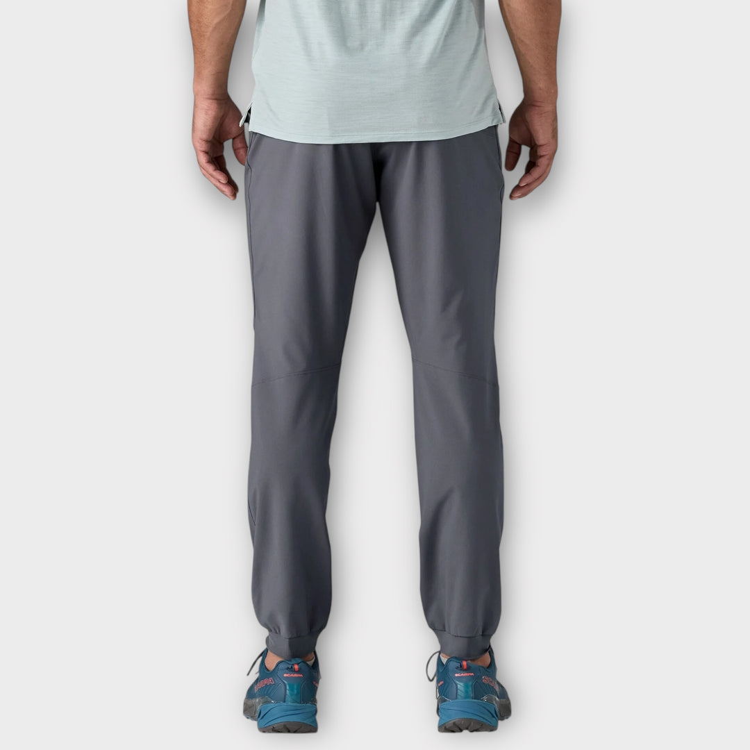 Patagonia Terrebonne bukser i farven Forge Grey.