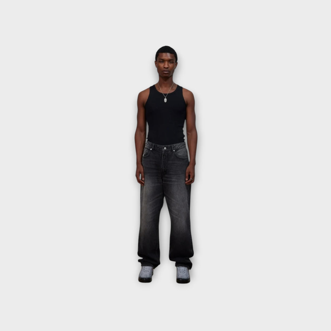 Patta Dark Dirty Whiskers Baggy Denim Jeans i Black vist bagfra på model