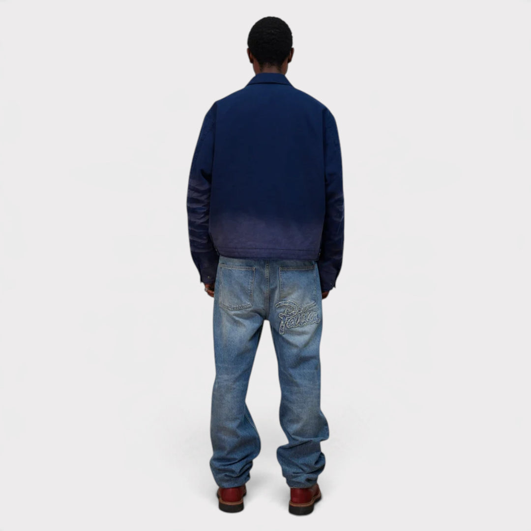 Tæt billede af Patta Canvas Workwear Jacket i Peacoat på model