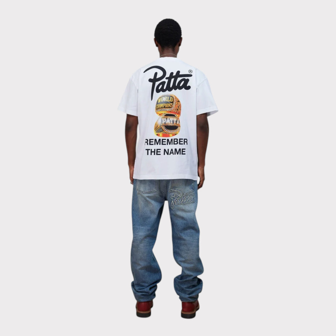 Patta Championship T-Shirt i Hvid vist bagfra på model med Remember The Name artwork