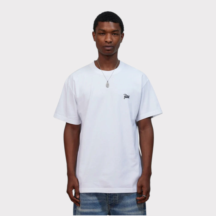 Patta Championship T-Shirt i Hvid set forfra med sort Patta Script-logo