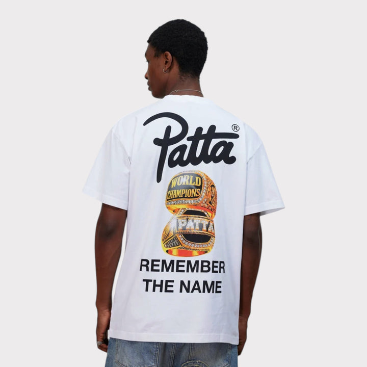 Patta Championship T-Shirt i Hvid vist bagfra på model med Championship rings print