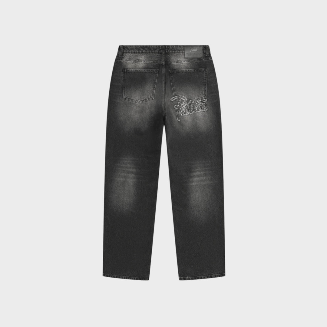 Patta Dark Dirty Whiskers Baggy Denim Jeans i Black set bagfra med patchlommer