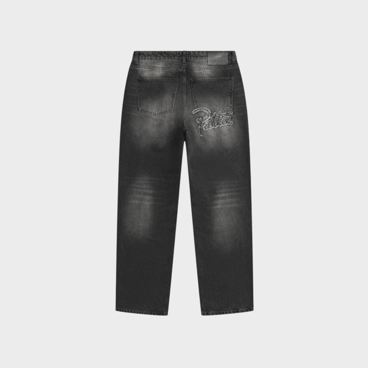 Patta Dark Dirty Whiskers Baggy Denim Jeans i Black set bagfra med patchlommer
