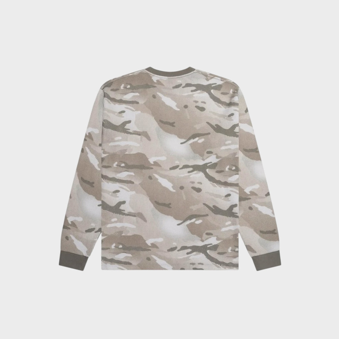 Patta Ghost Spray Camo Waffle Longsleeve i Willow Grey vist tæt bagfra på model