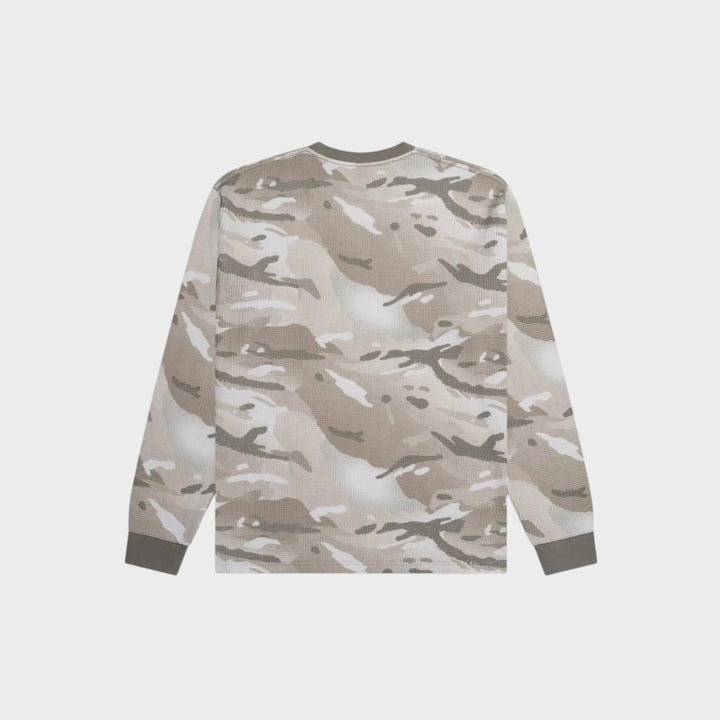 Patta Ghost Spray Camo Waffle Longsleeve i Willow Grey vist tæt bagfra på model