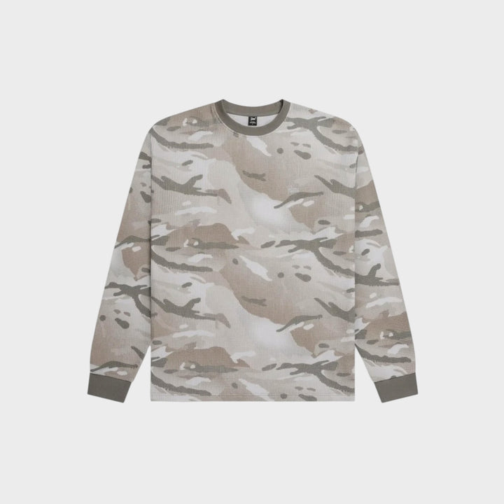 Patta Ghost Spray Camo Waffle Longsleeve i Willow Grey set forfra med camouflageprint