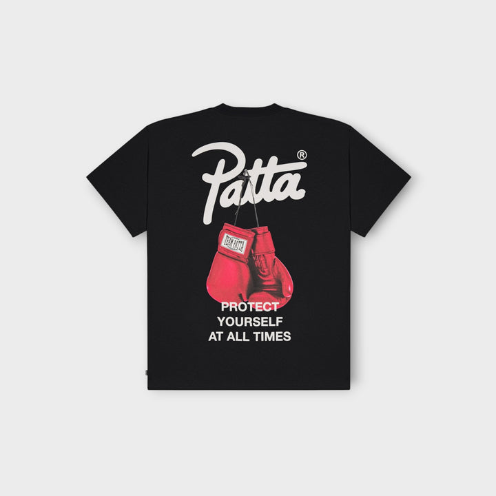 Patta Protect Yourself T-Shirt i sort med grafisk print på front
