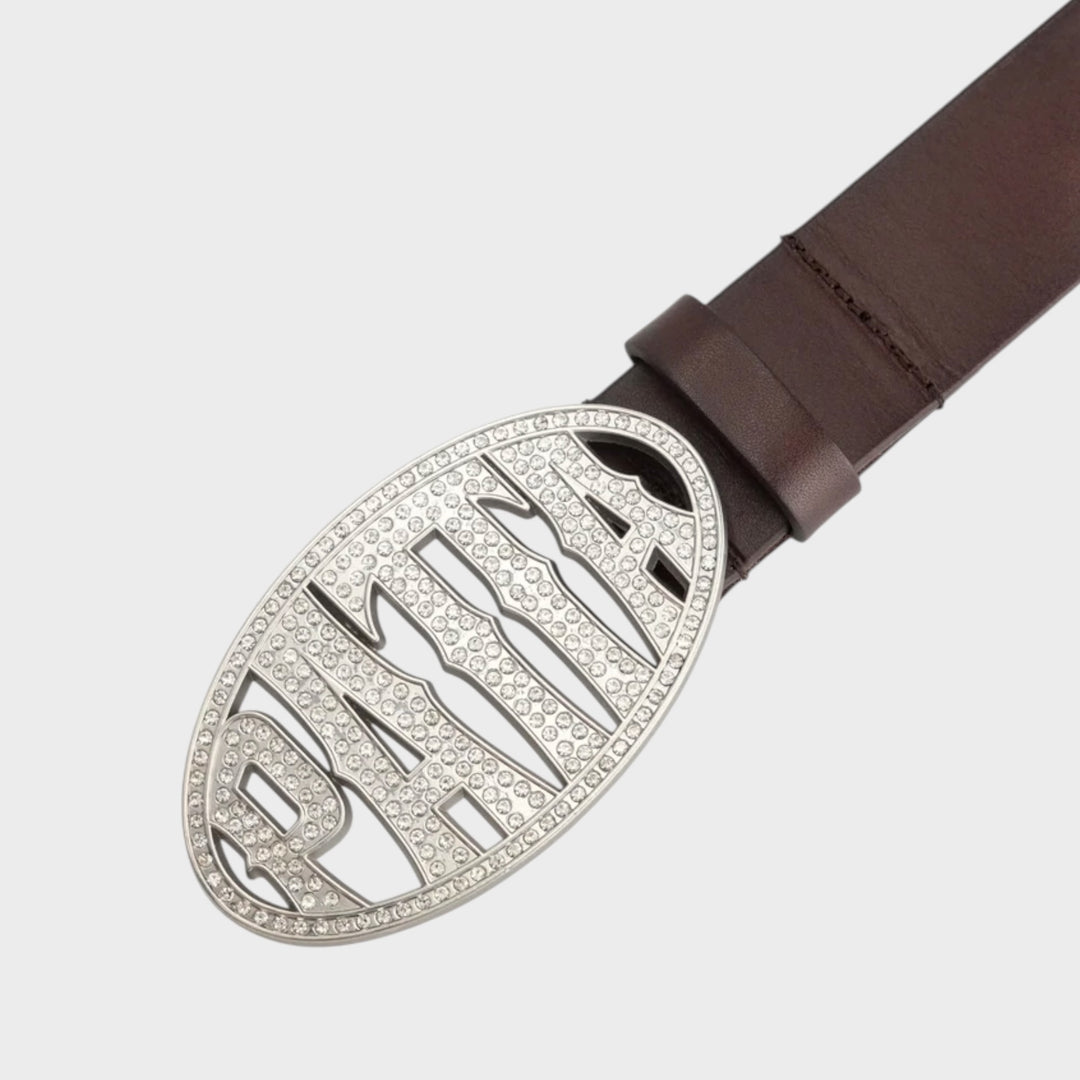 Detalje af brun læderrem på Patta Rhinestone Round Logo Belt