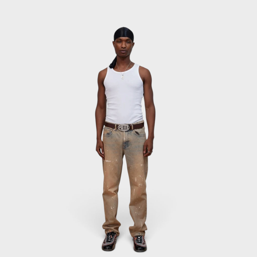 Patta Rhinestone Round Logo Belt i Brown set fra bagsiden med læderdetaljer

