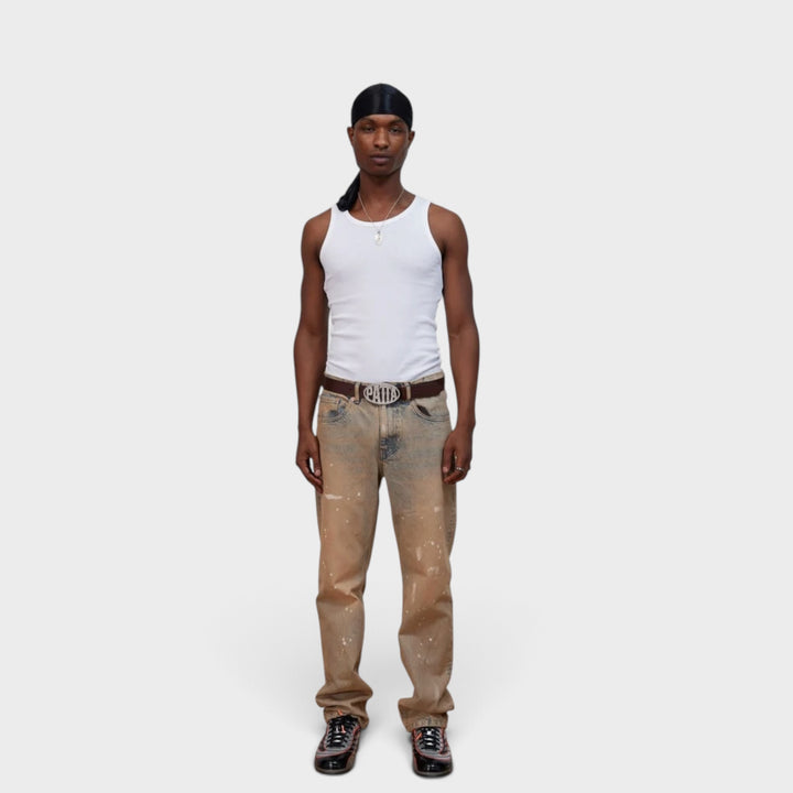 Patta Rhinestone Round Logo Belt i Brown set fra bagsiden med læderdetaljer

