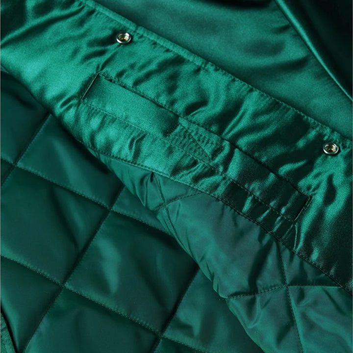 Quiltet foring og isolering i Patta grøn satinjakke