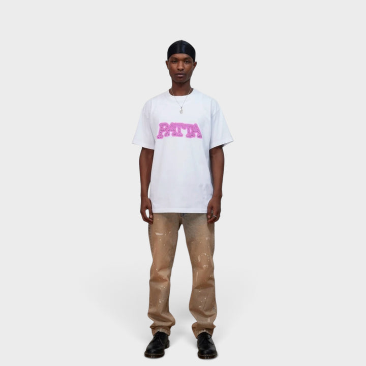 Patta Studs T-Shirt i Hvid/Pink vist bagfra på model