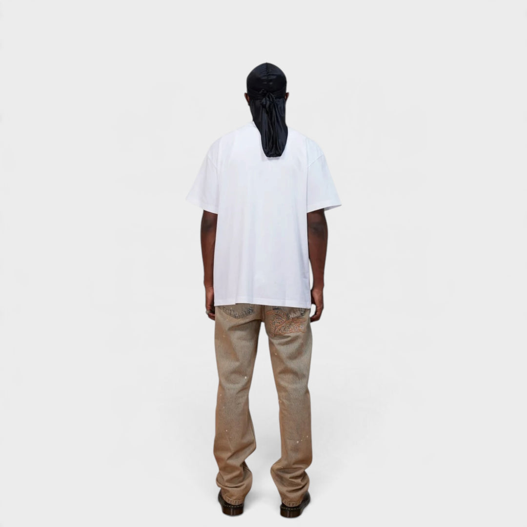 Patta Studs T-Shirt i Hvid/Pink vist i fuldt outfit på model