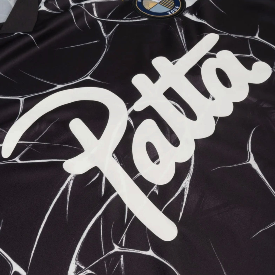 Patta Thorns Longsleeve Football Jersey vist i fuldt outfit forfra på model