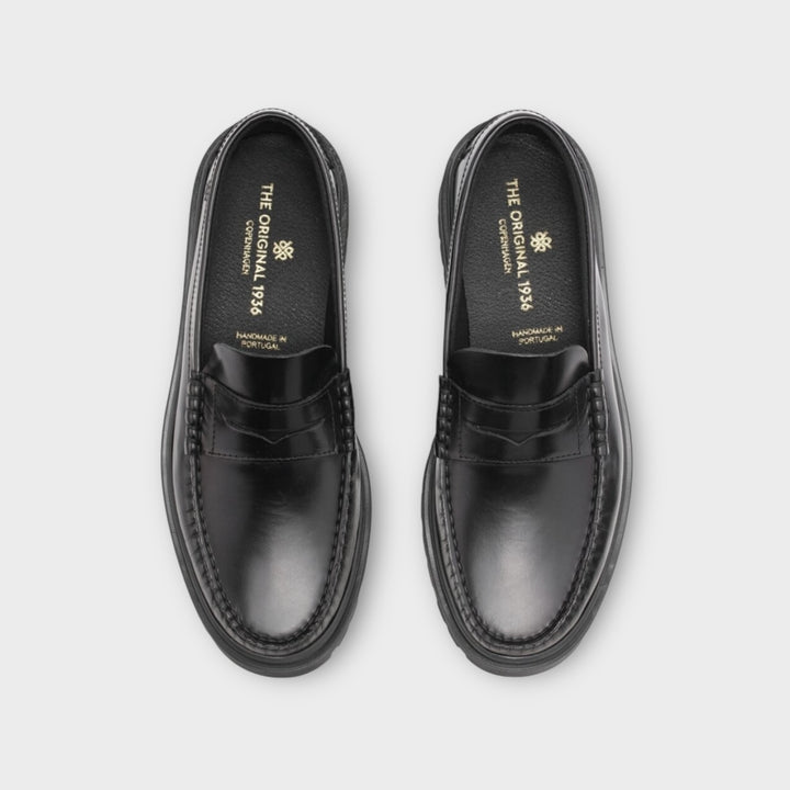 Playboy Austin loafers i sort polido styling til herre.