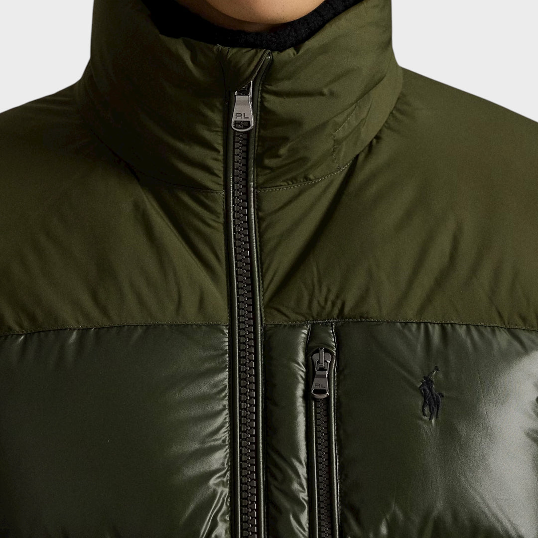 Eksklusiv two-tone down jacket i dark olive fra Ralph Lauren.